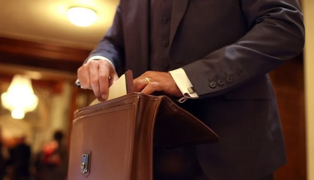 ifGKcASb4Kew8zLHFXNdtmJue9uw2OYFEM44zjm7_1200